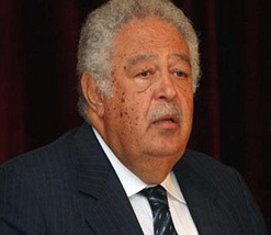  الأستاذ رجائى عطية 