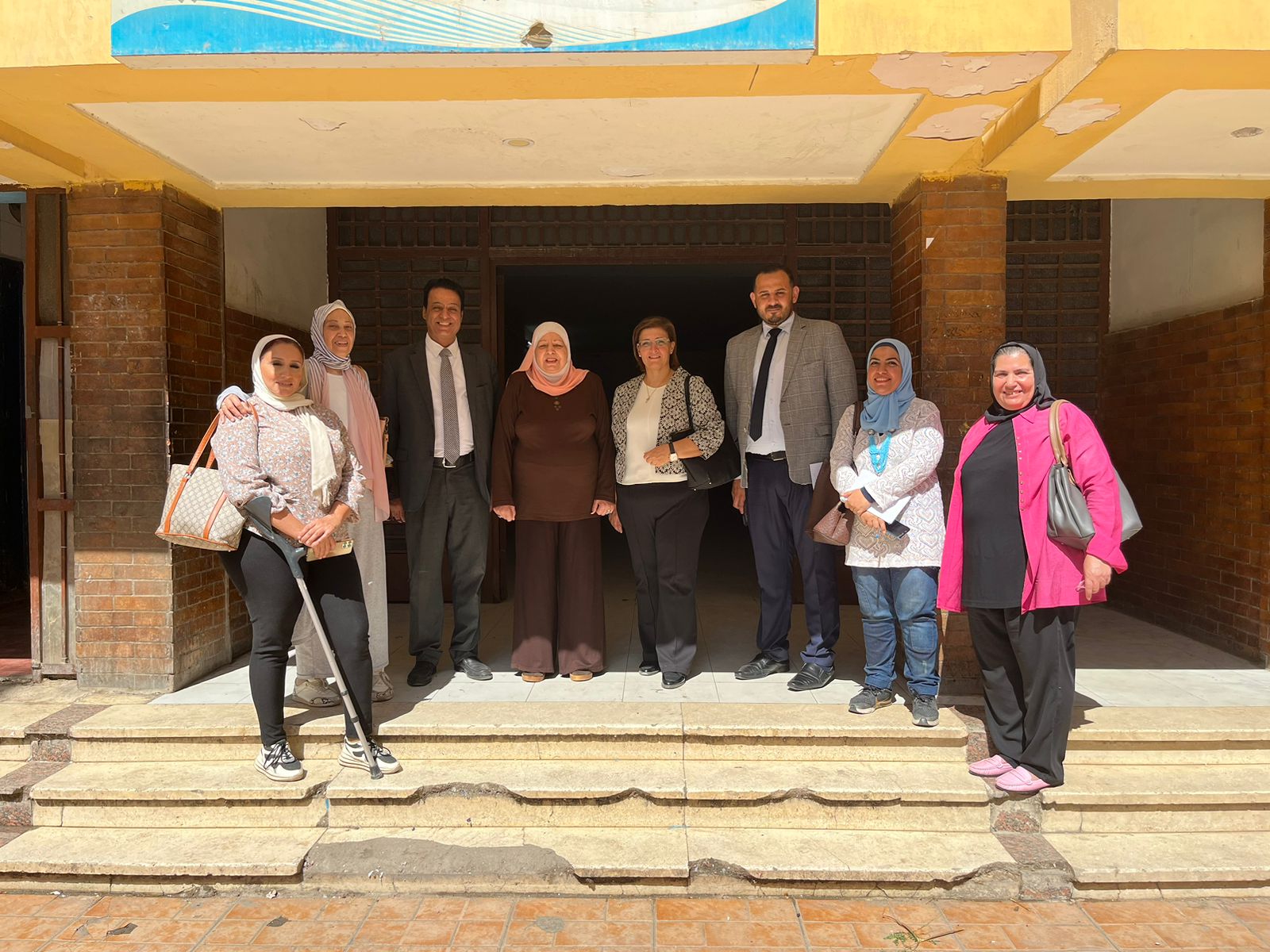  Le Conseil National des Droits de l'Homme effectue une visite sur le terrain dans des établissements d'enseignement à Gizeh 