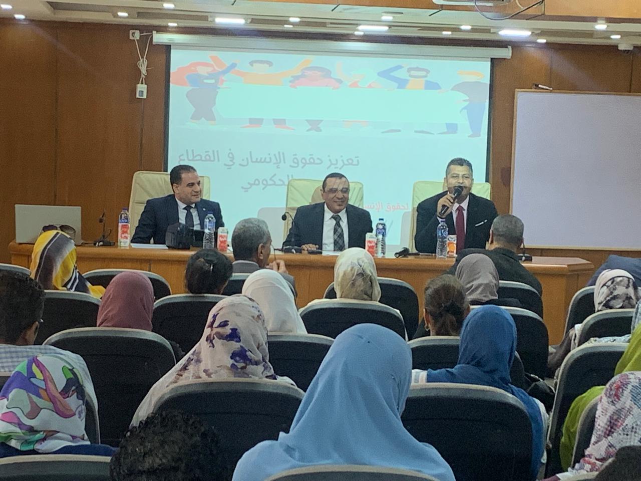  اللجنة الاقتصادية بالقومي لحقوق الإنسان تعقد ورشة عمل بالمديرية المالية في المنيا 