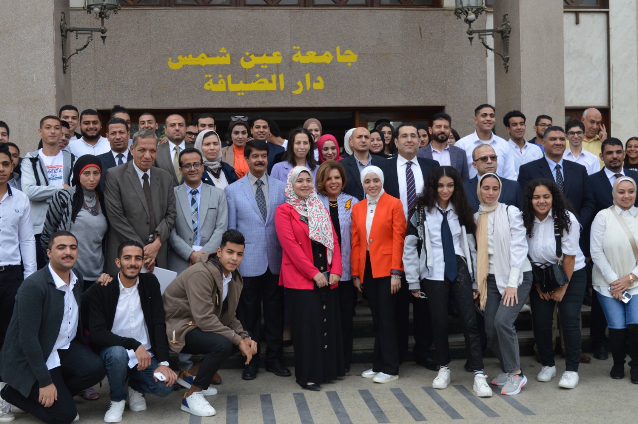  لقاء السفيرة  مشيرة مع هيئة التدريس والعاملين وطلاب الجامعة المصرية للتعلم الإلكتروني في حوار مفتوح حول الإستراتيجية الوطنية لحقوق الإنسان 