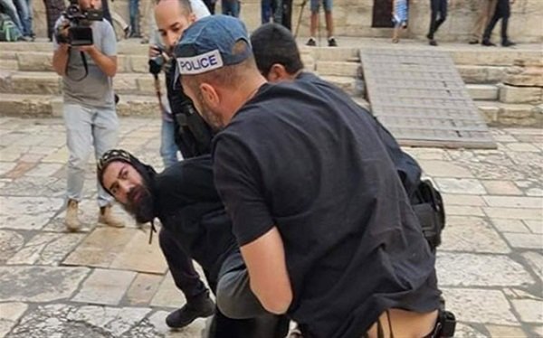 "القومي لحقوق الإنسان" يطالب المجتمع الدولي بتحمل مسؤلياته في حماية رجال الدين ودور العبادة بالأراضي المحتلة